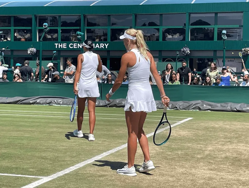 Quy định trang phục trắng toàn bộ nghiêm ngặt tạo nên sự thanh lịch đặc trưng tại Wimbledon.