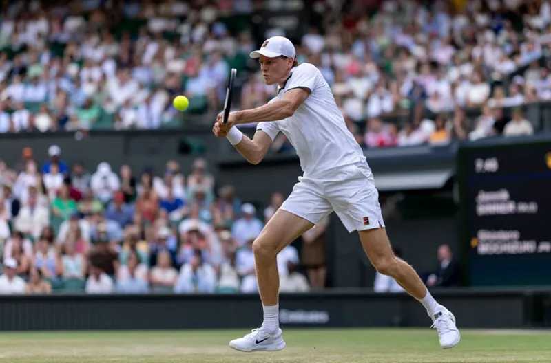 Những màn đọ sức lịch sử trên mặt sân cỏ All England Club tôn vinh các vị vua tennis thế giới.