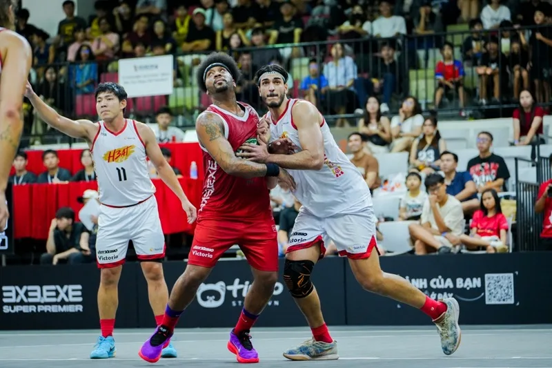 Khoảnh khắc tranh tài đầy cảm xúc tại đấu trường quốc tế chính thức của FIBA.