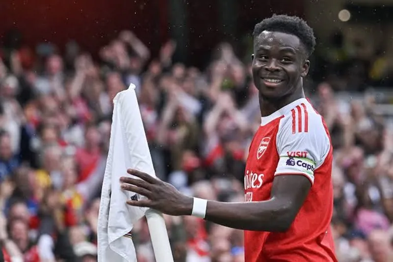 Bukayo Saka luôn giữ lối sống khiêm tốn và truyền cảm hứng cho cộng đồng.