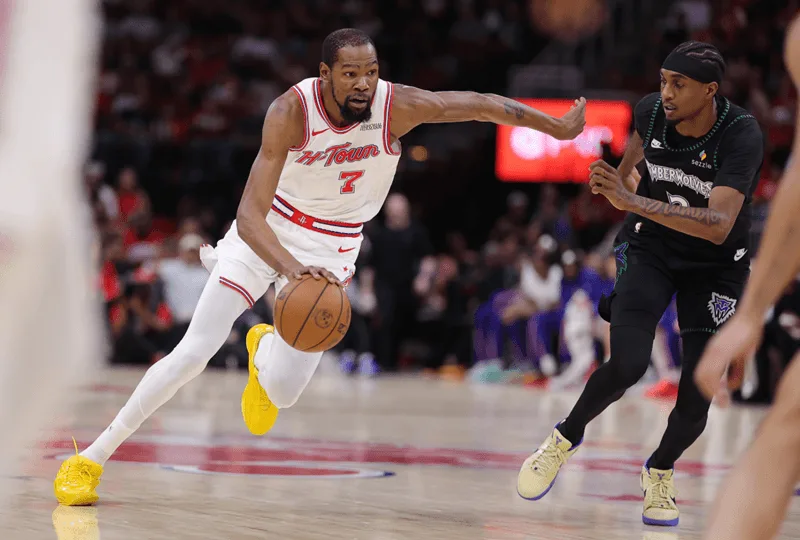 Kevin Durant sớm bộc lộ năng khiếu thiên bẩm và chiều cao ấn tượng từ những năm tháng trung học.