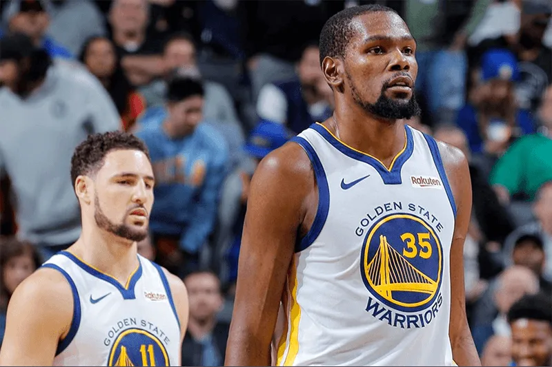 Durant thâu tóm 2 chức vô địch NBA và 2 danh hiệu Finals MVP trong màu áo Golden State Warriors.