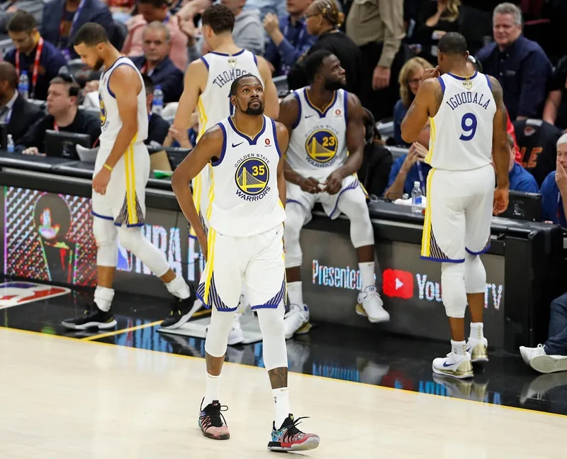 Durant vượt qua chấn thương đứt gân Achilles để trở lại thi đấu với phong độ ghi điểm đỉnh cao.