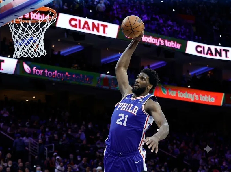 Joel Embiid nổi bật với khả năng ghi điểm và sức mạnh dưới rổ