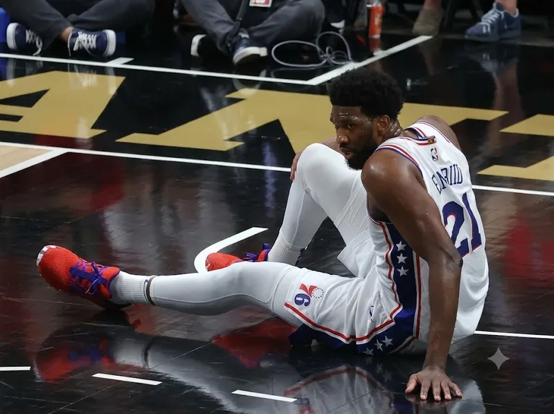 Chấn thương đầu gối và bàn chân nhiều lần thử thách sự nghiệp Joel Embiid