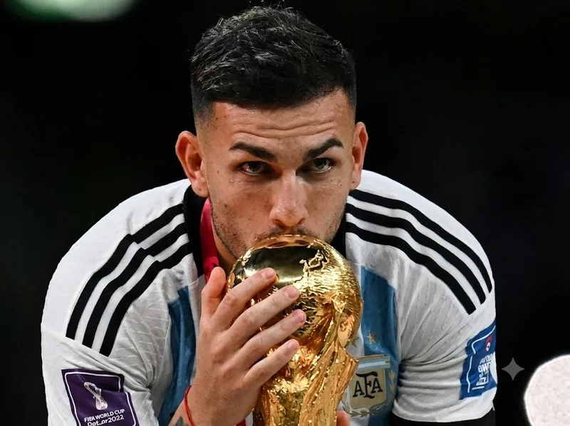 Leandro Paredes cùng tuyển Argentina vô địch World Cup 2022 và Copa América 2024.